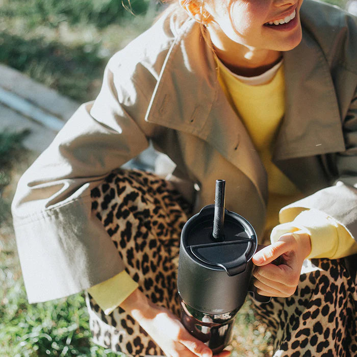 Klean Kanteen 768 ml Rise Tumbler Grippi Style with Straw Lid Black Color || مطارة ماء كلين كانتين مع عود مصاص ستايل جريبي 786 مل لون اسود