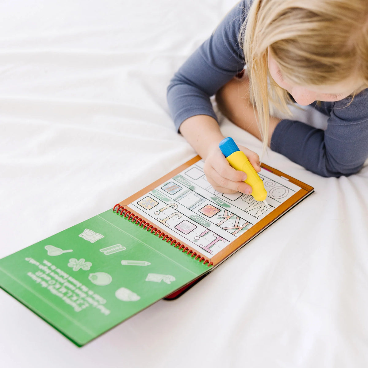 Melissa and Doug Water Reveal Pad Fairy Water Wow Alphabets || ميليسا آند دوج  لوحة رسم بالقلم المائي احرف انجليزي
