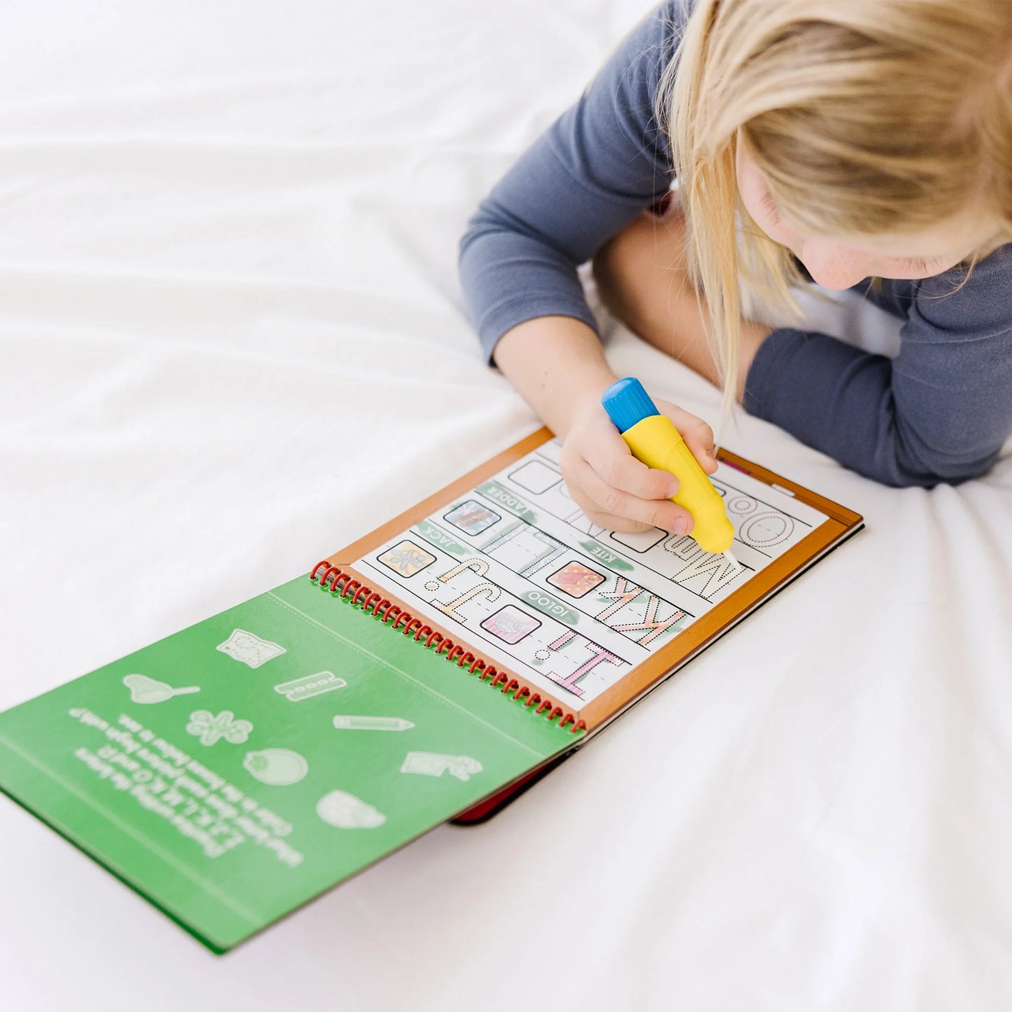 Melissa and Doug Water Reveal Pad Fairy Water Wow Alphabets || ميليسا آند دوج  لوحة رسم بالقلم المائي احرف انجليزي