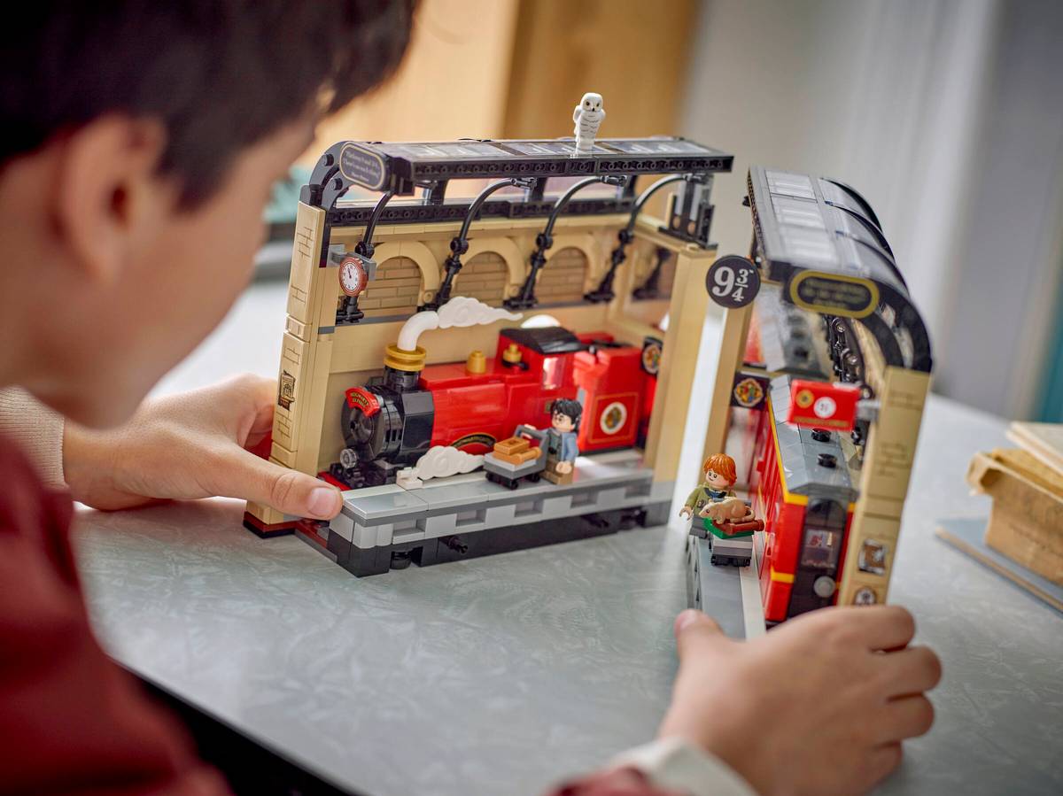 Lego Book Nook: Hogwarts™ Express || ليغو هوغ واترز ركن الكتب