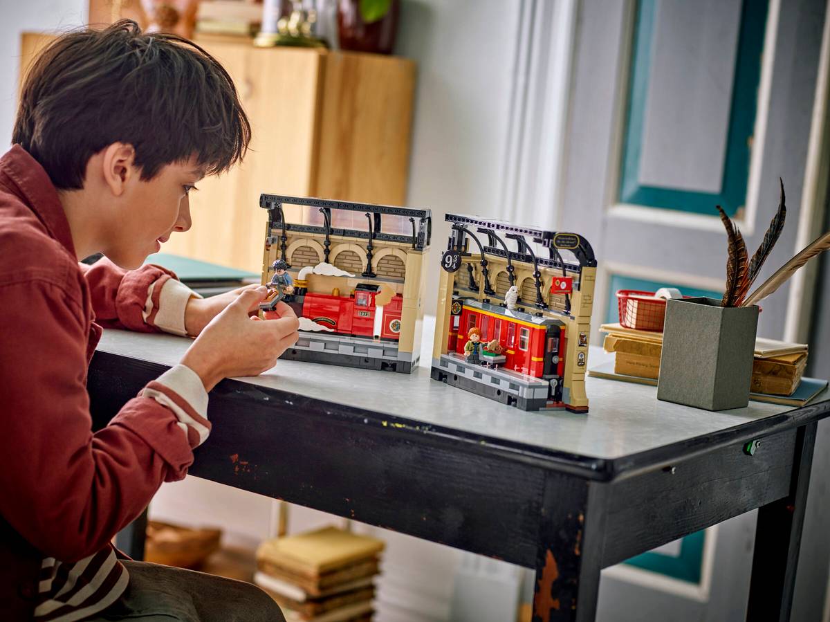 Lego Book Nook: Hogwarts™ Express || ليغو هوغ واترز ركن الكتب