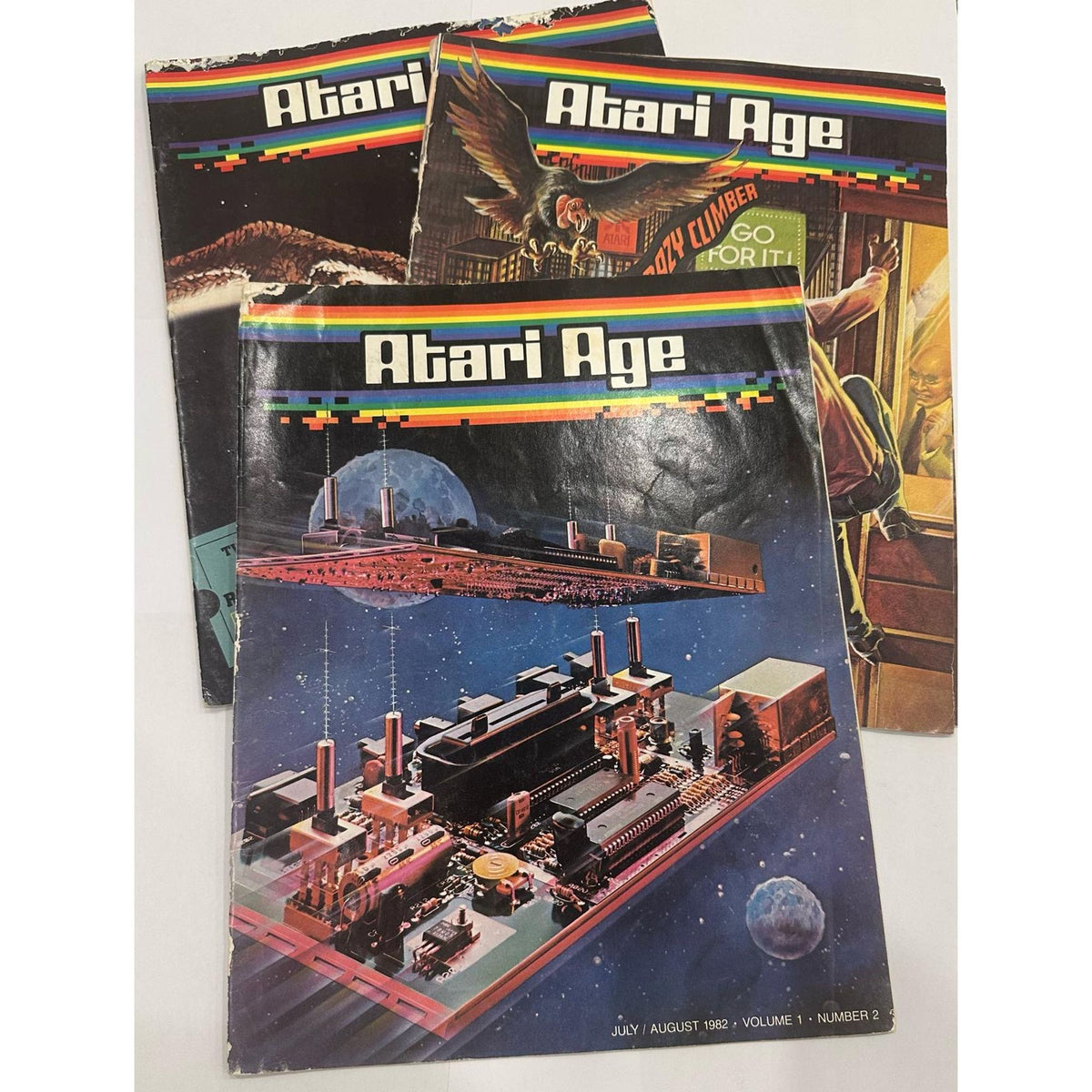 Atari Magazines 3 Pcs issues 2,4,5 years 1982,1983 || مجموعة من ثلاث نسخ لمجلة اتاري الاعداد ٢و ٤ و ٥ لسنة -١٩٨٢ و ١٩٨٣