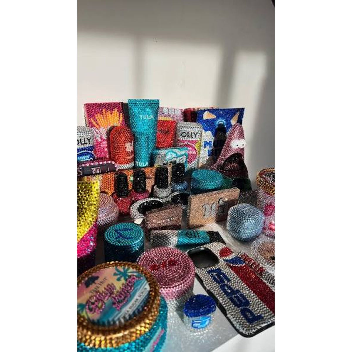 Bedazzled Crystals 28 Colors with Glue Set || مجموعة بيدازلد كريستال ٢٨ لون مع صمغ